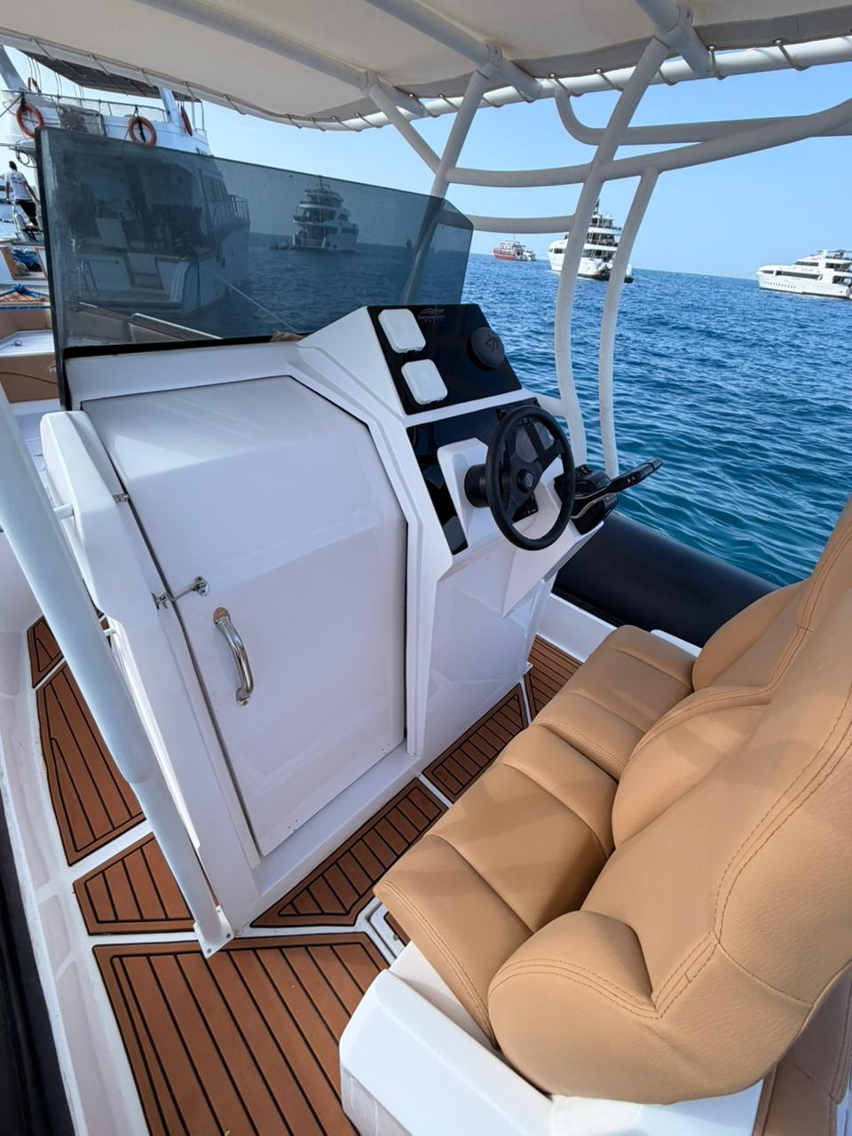 Captain console and luxury seating