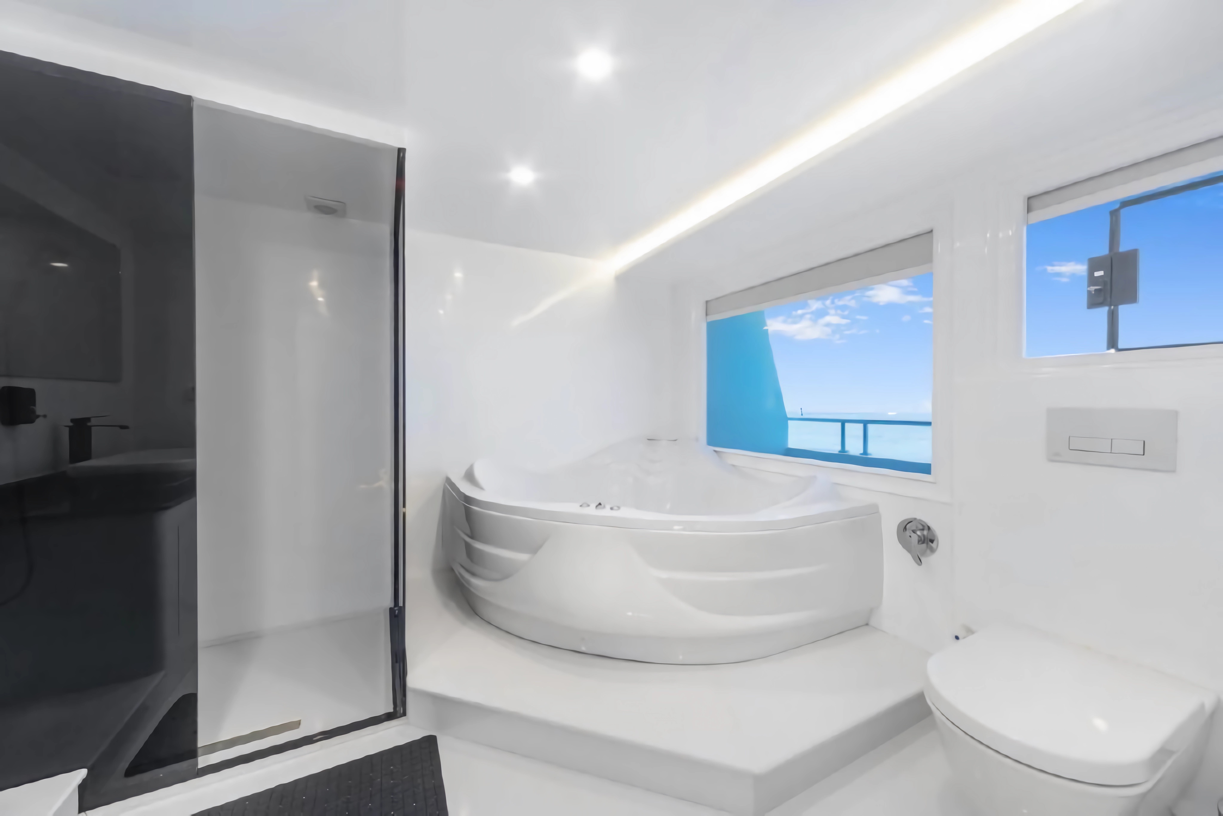 Suite C jacuzzi with sea view