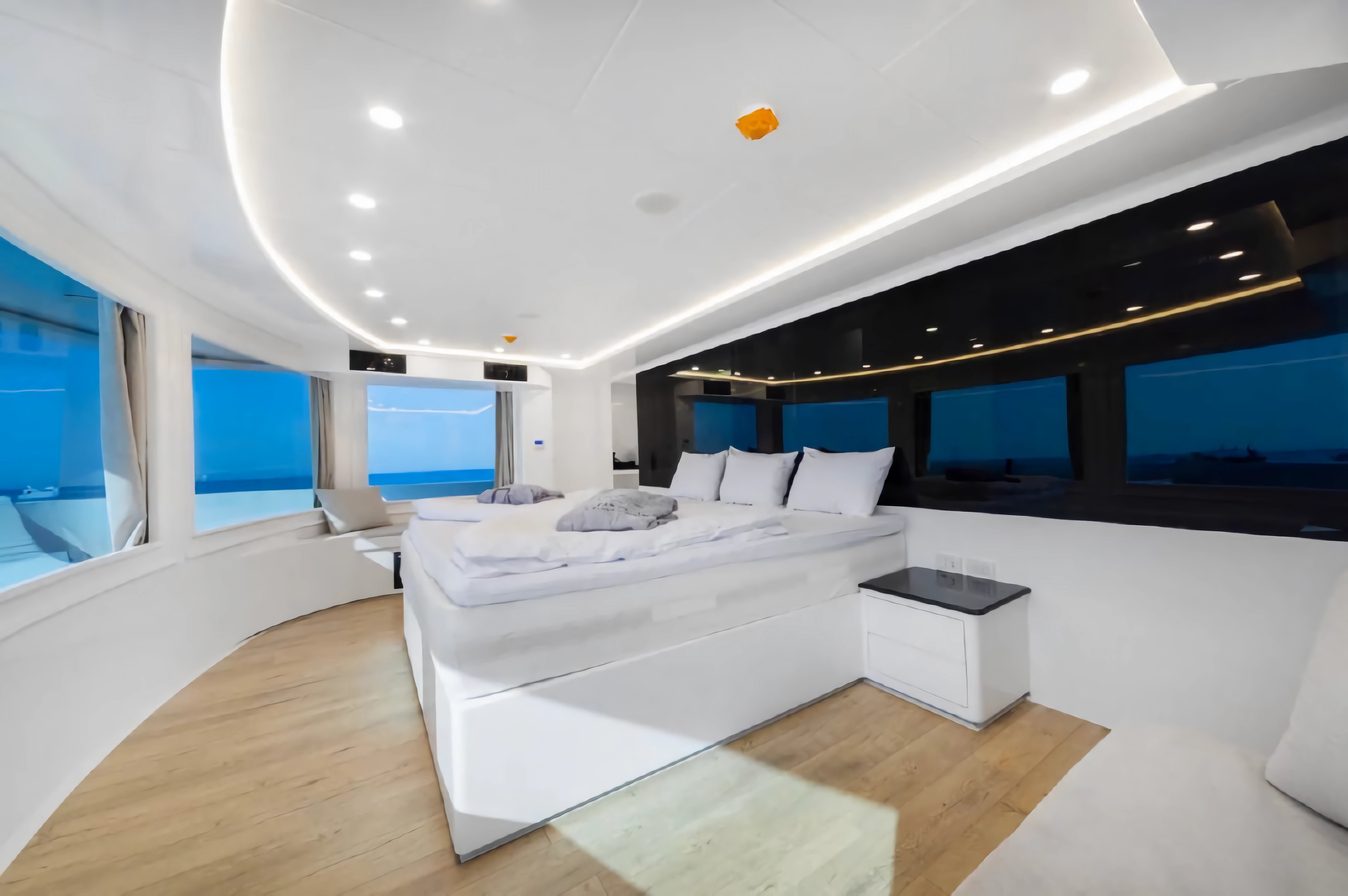 Penthouse D panoramic bedroom