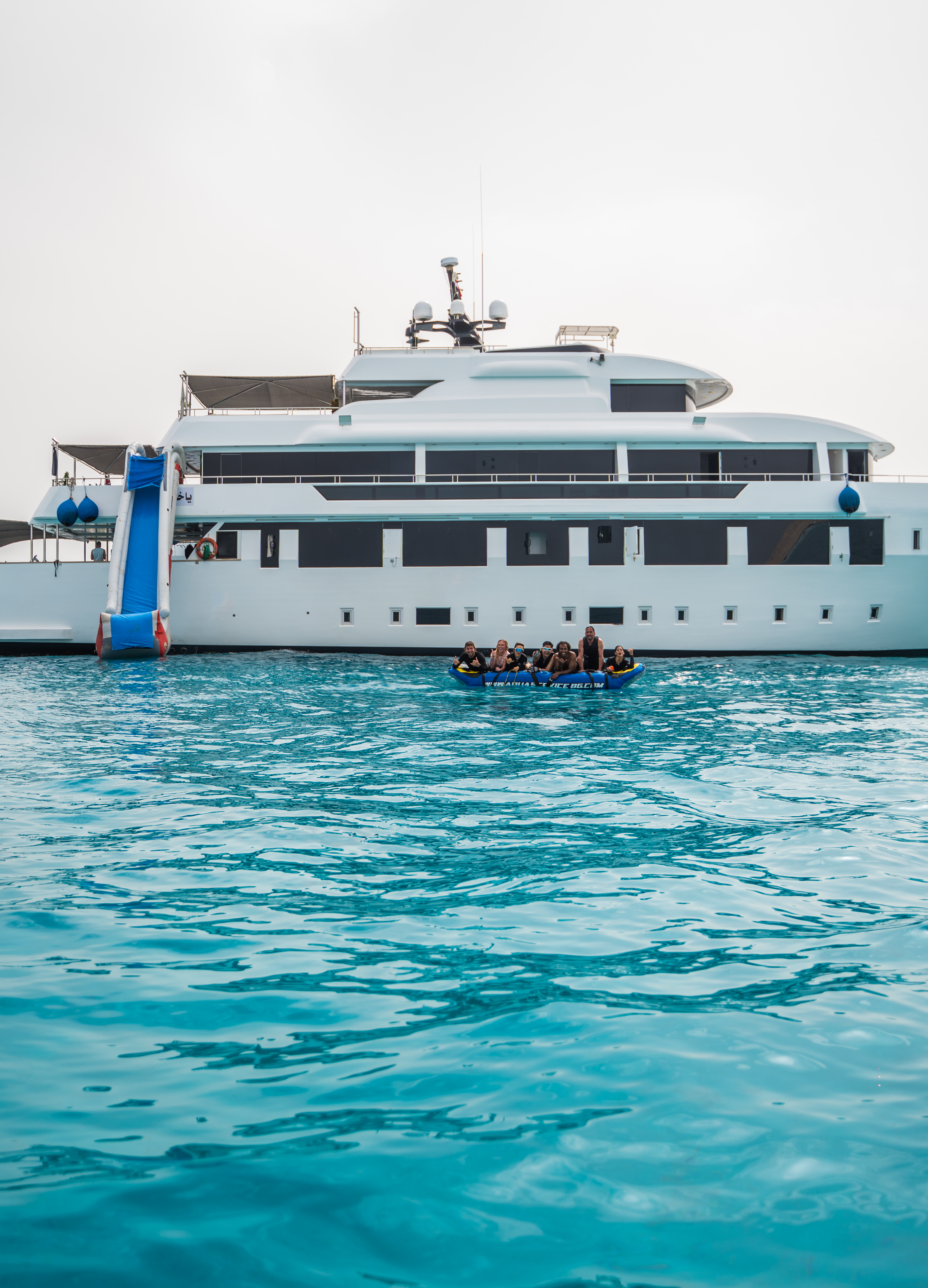Divers heading out from Yachtiano