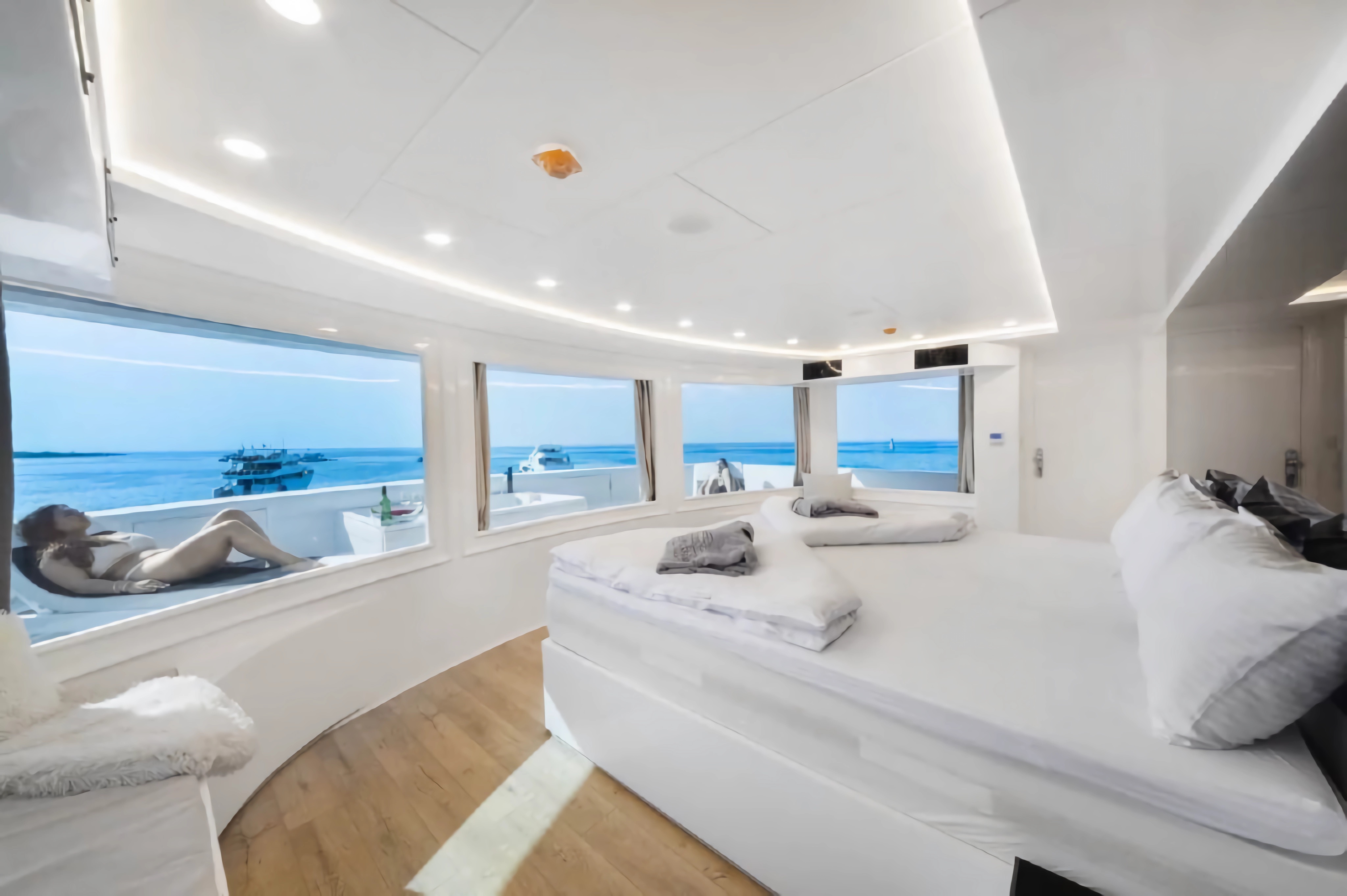 Penthouse D panoramic bedroom day view
