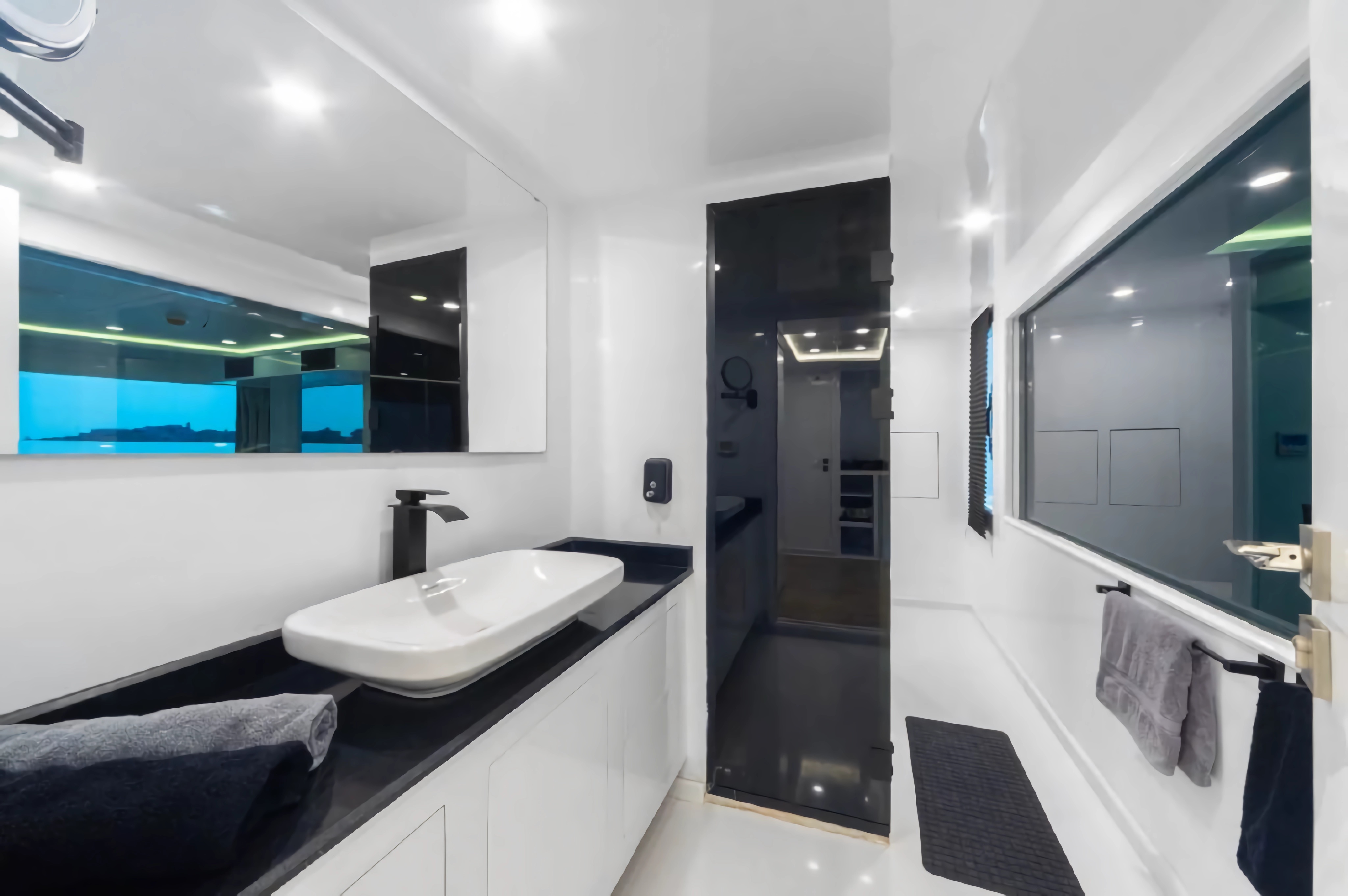 Penthouse D en-suite bathroom