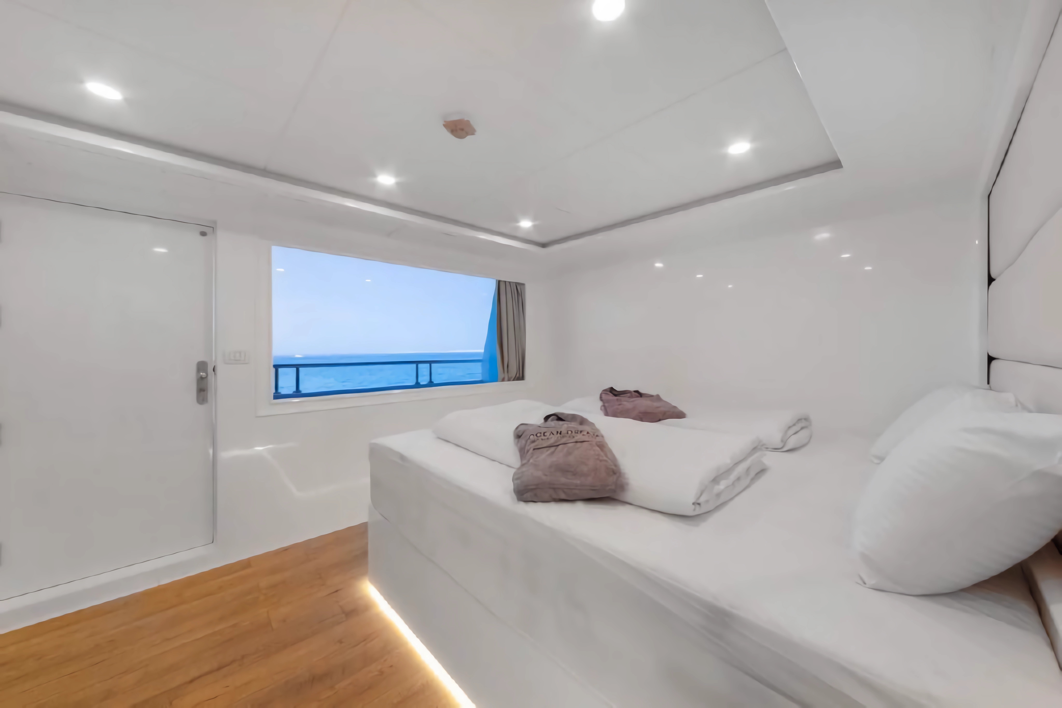 Cabin B main deck suite
