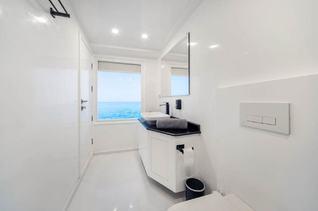 Cabin A+ en-suite bathroom sea view